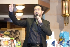 soiree-entreprise-animation-speaker-cyril-hanouna