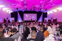soiree-scene-tables-lumiere-rose